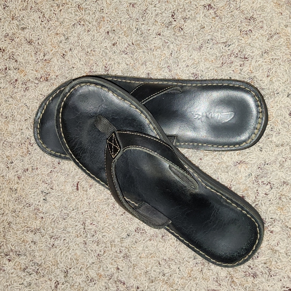 Clarks black flip flop